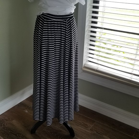 Dresses & Skirts - Black and White Maxi Skirt Medium